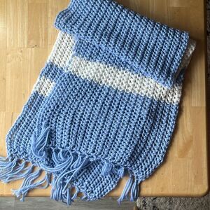 HANDKNIT Chunky Scarf Blue White Fringe